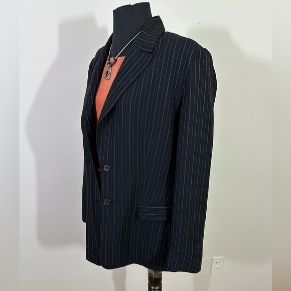 Laura Scott sz 12 blazer black pin stripe. Two button   Front pockets - Picture 9 of 14